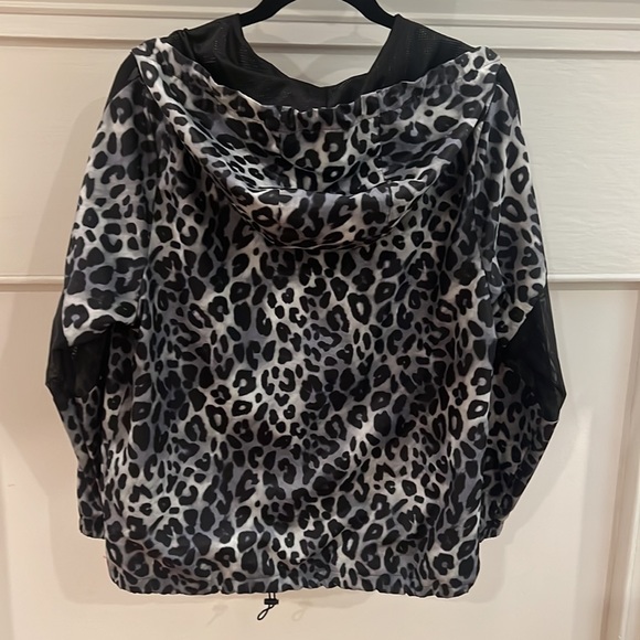 PINK VICTORIA SECRET Black, Gray and White Leopard Print Jacket.  Size XS/SMALL - Picture 10 of 13